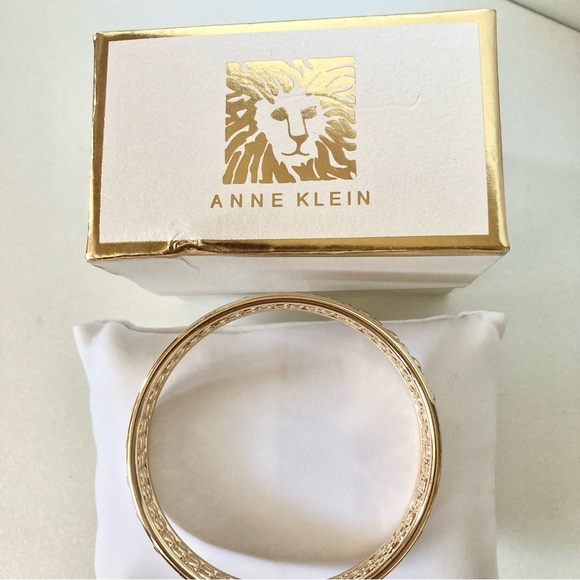 nwt Anne Klein Gold tone waived look Textured Bracelet - Picture 3 of 5
